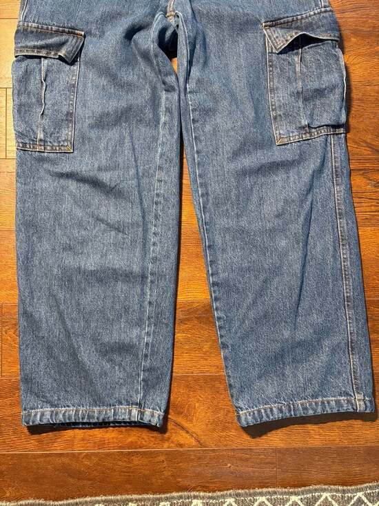 Levi's 94’ Baggy Cargo Jeans - Picture 3 of 11